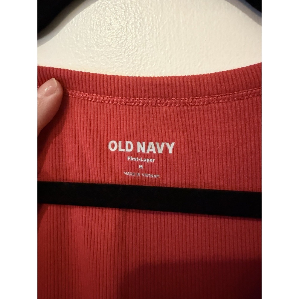 Old Navy Tank Top Womens Size Medium Red Sleeveless Shirt Stretch First Layer - Picture 2 of 4
